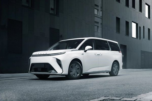 Maxus Mifa 9 43 MILS RÄCKVIDD / 90 kWh Batteri - 2026