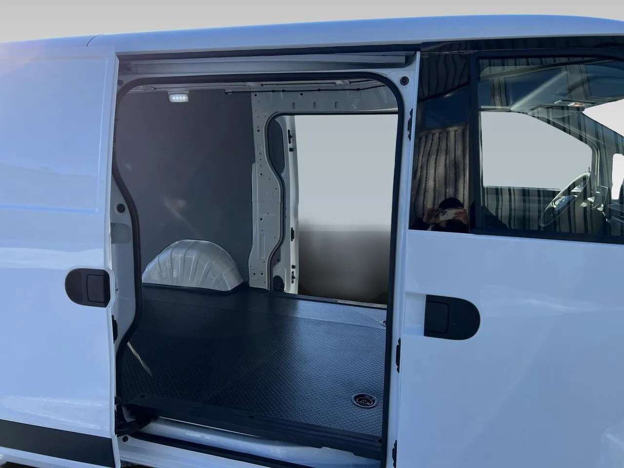Vehicle image 14