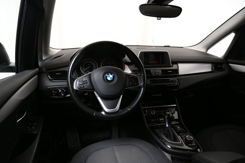 BMW 218 bild 8
