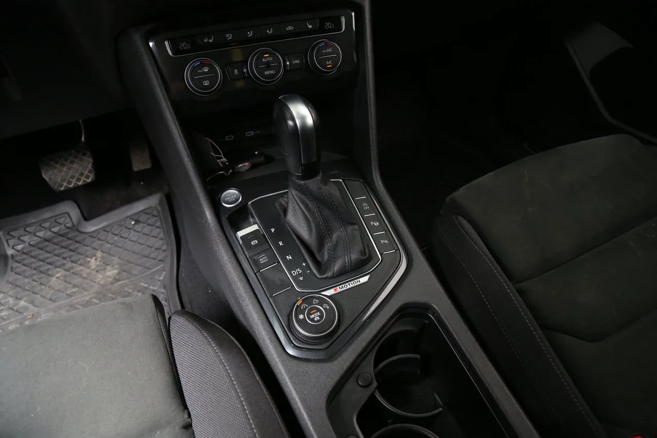 Vehicle image 24