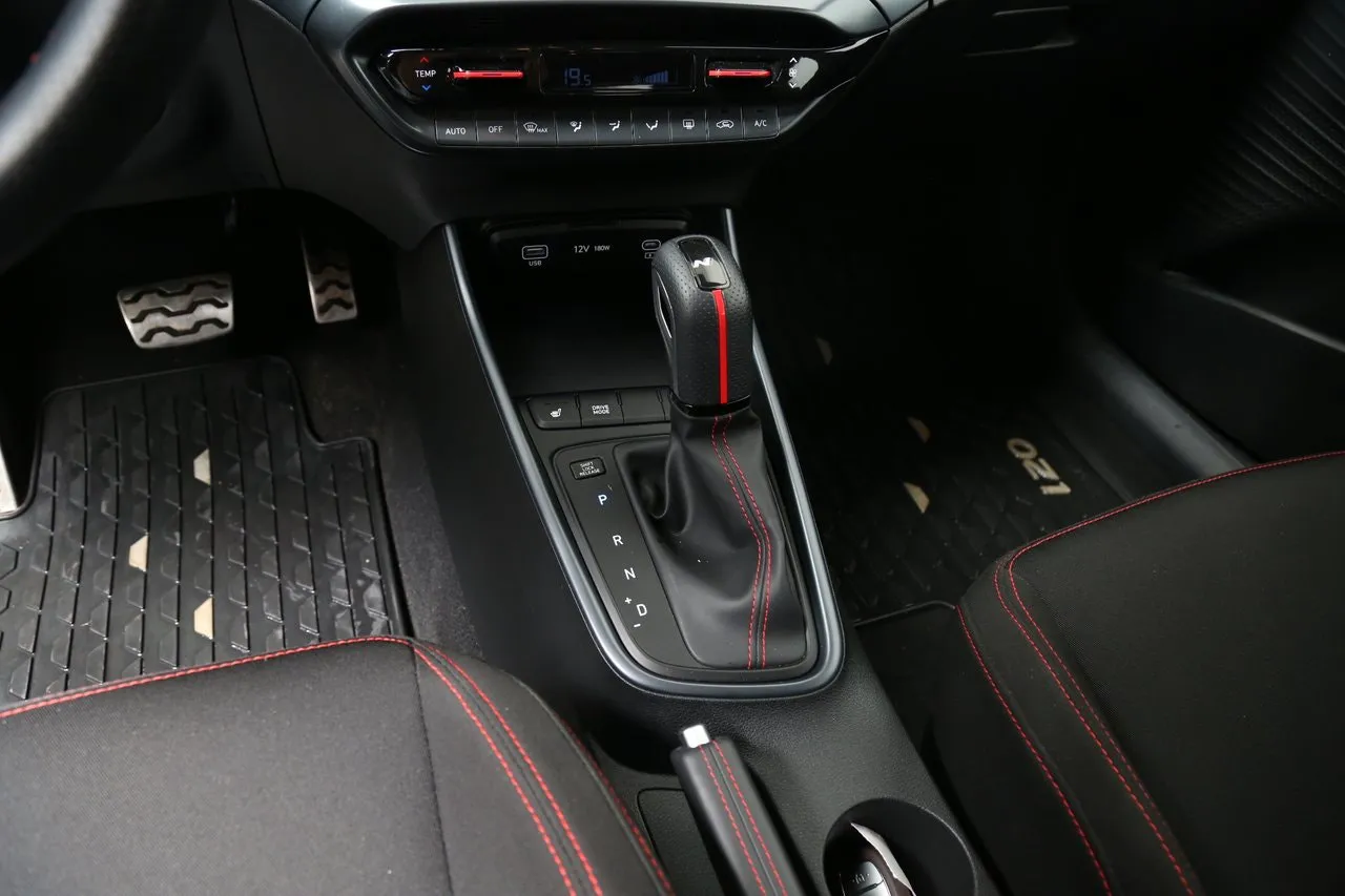 Vehicle image 21