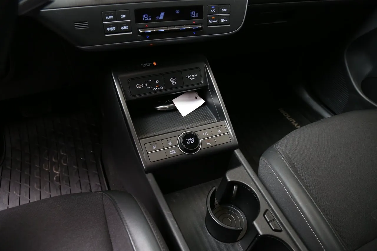 Vehicle image 18