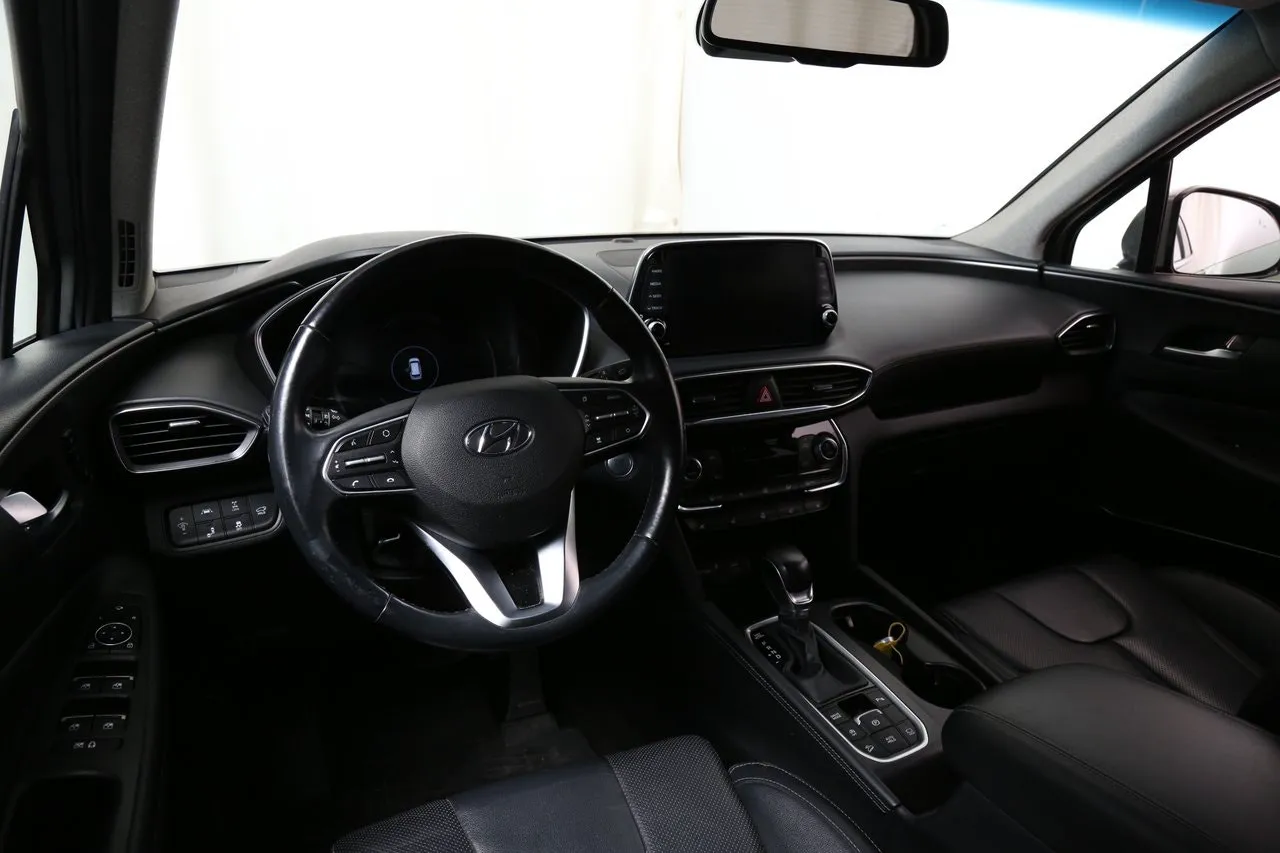 Vehicle image 16