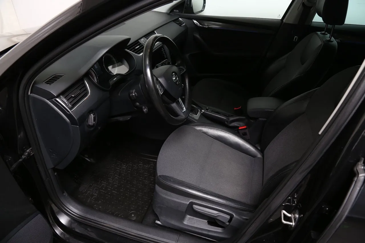 Vehicle image 14