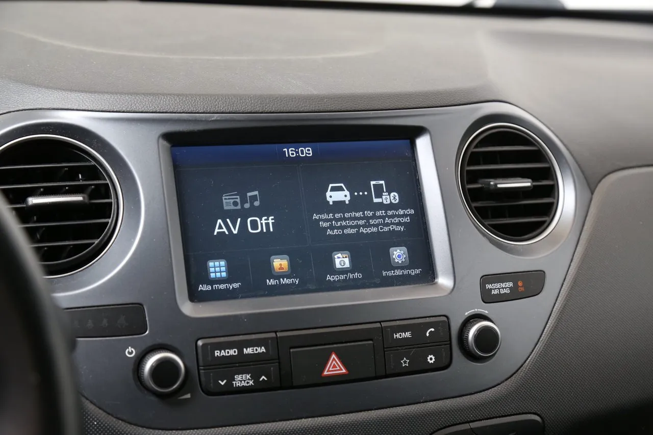 Vehicle image 16