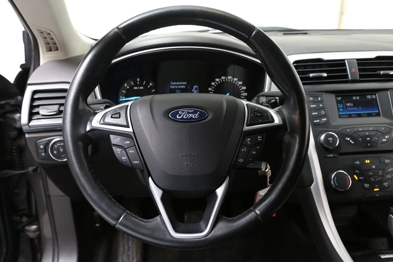 Vehicle image 15