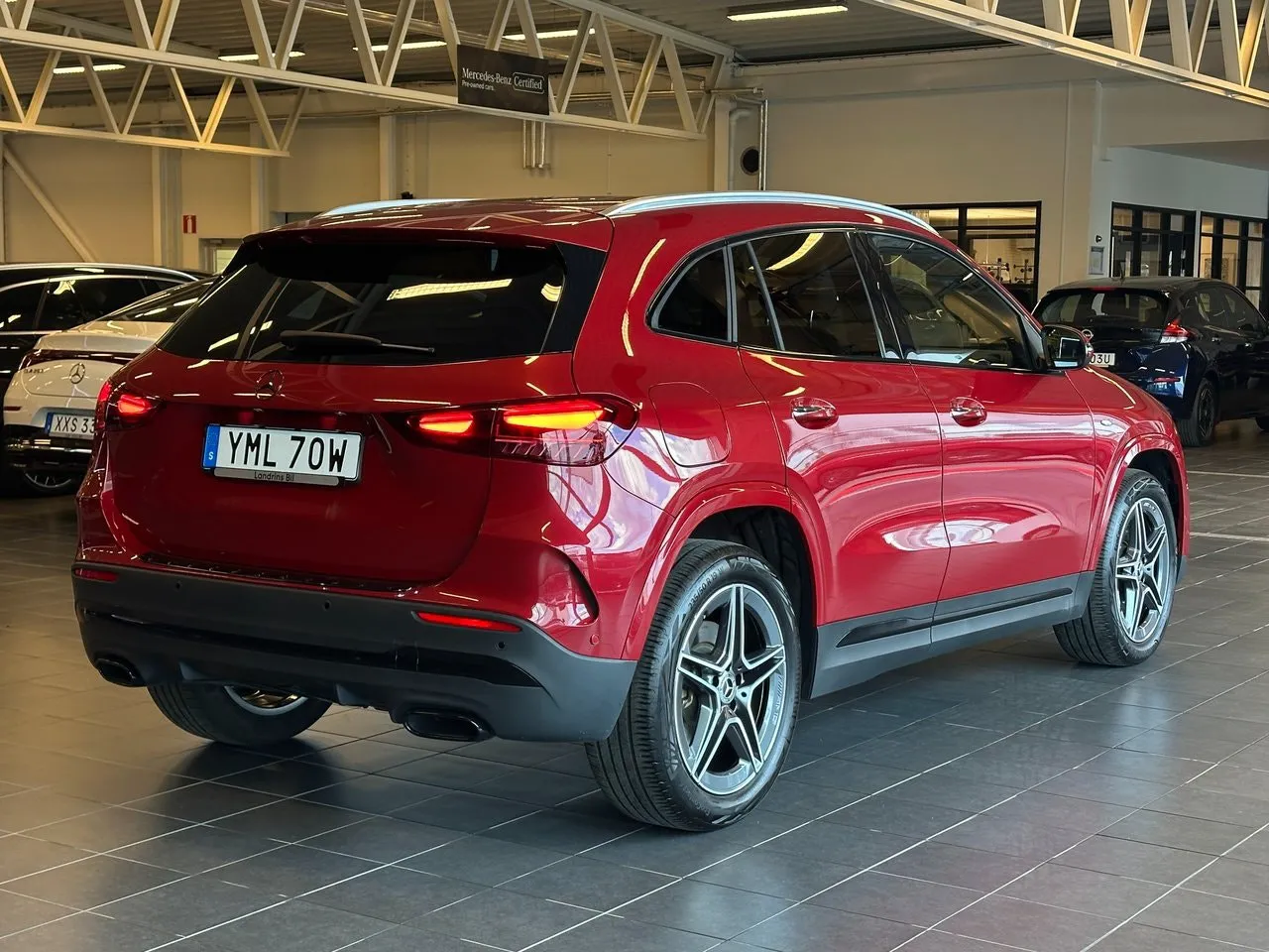 Vehicle image 6