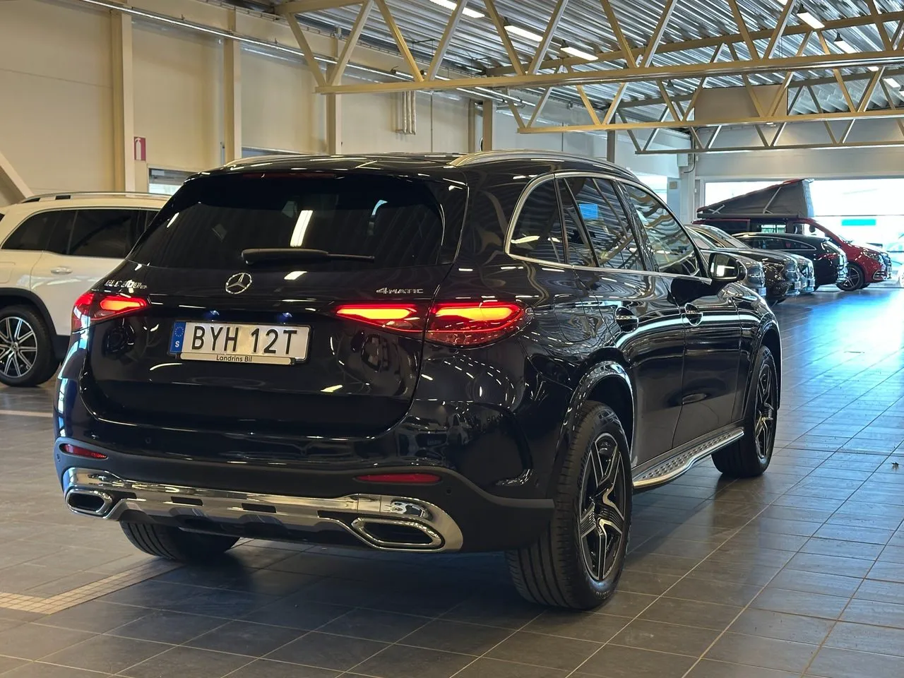 Vehicle image 6