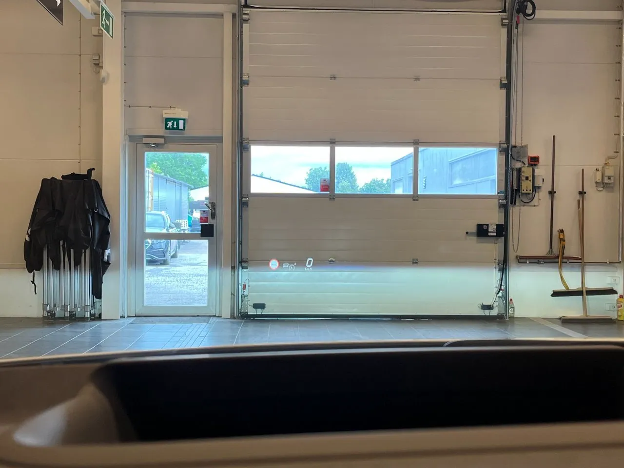 Vehicle image 14