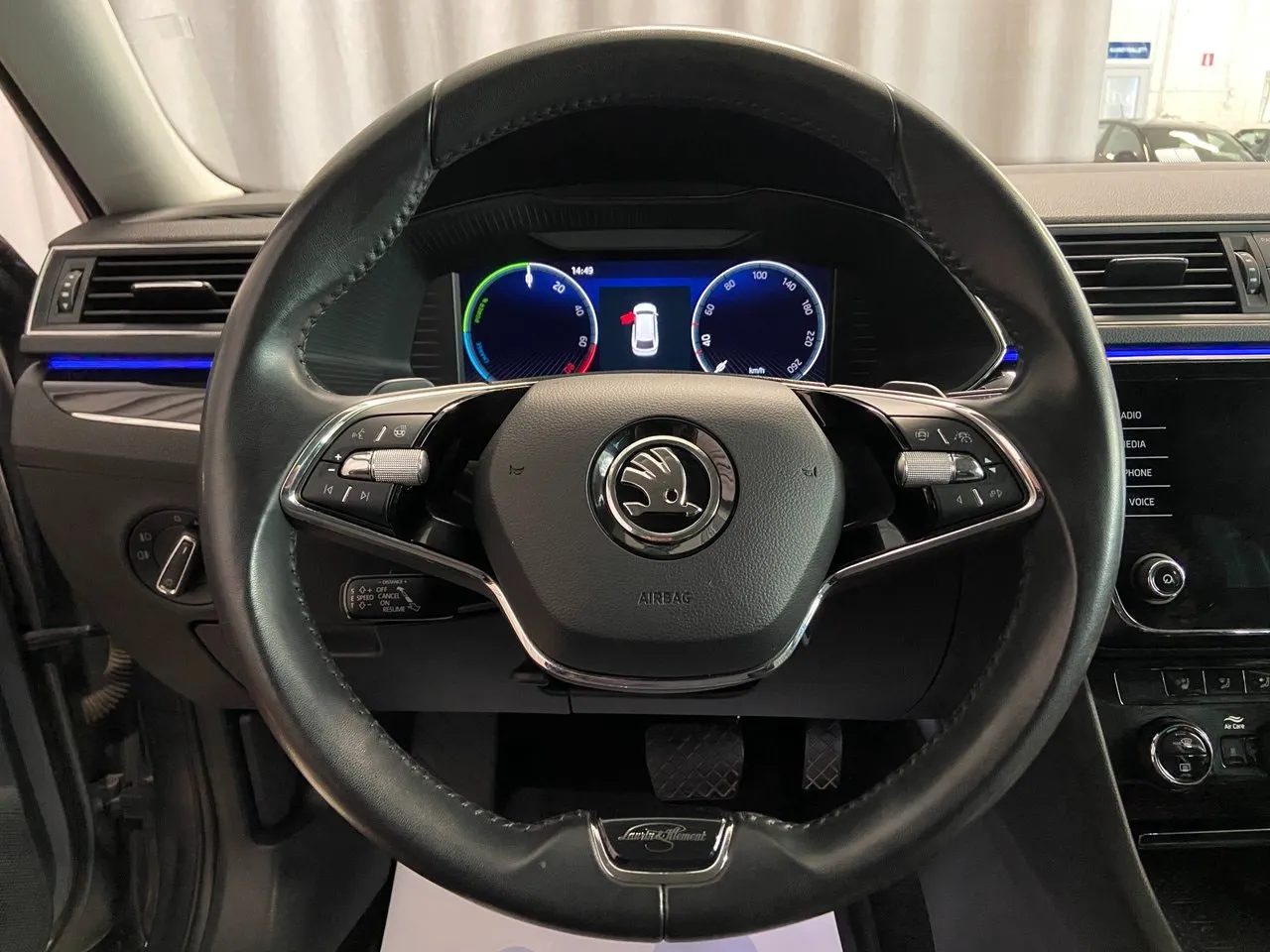 Vehicle image 17