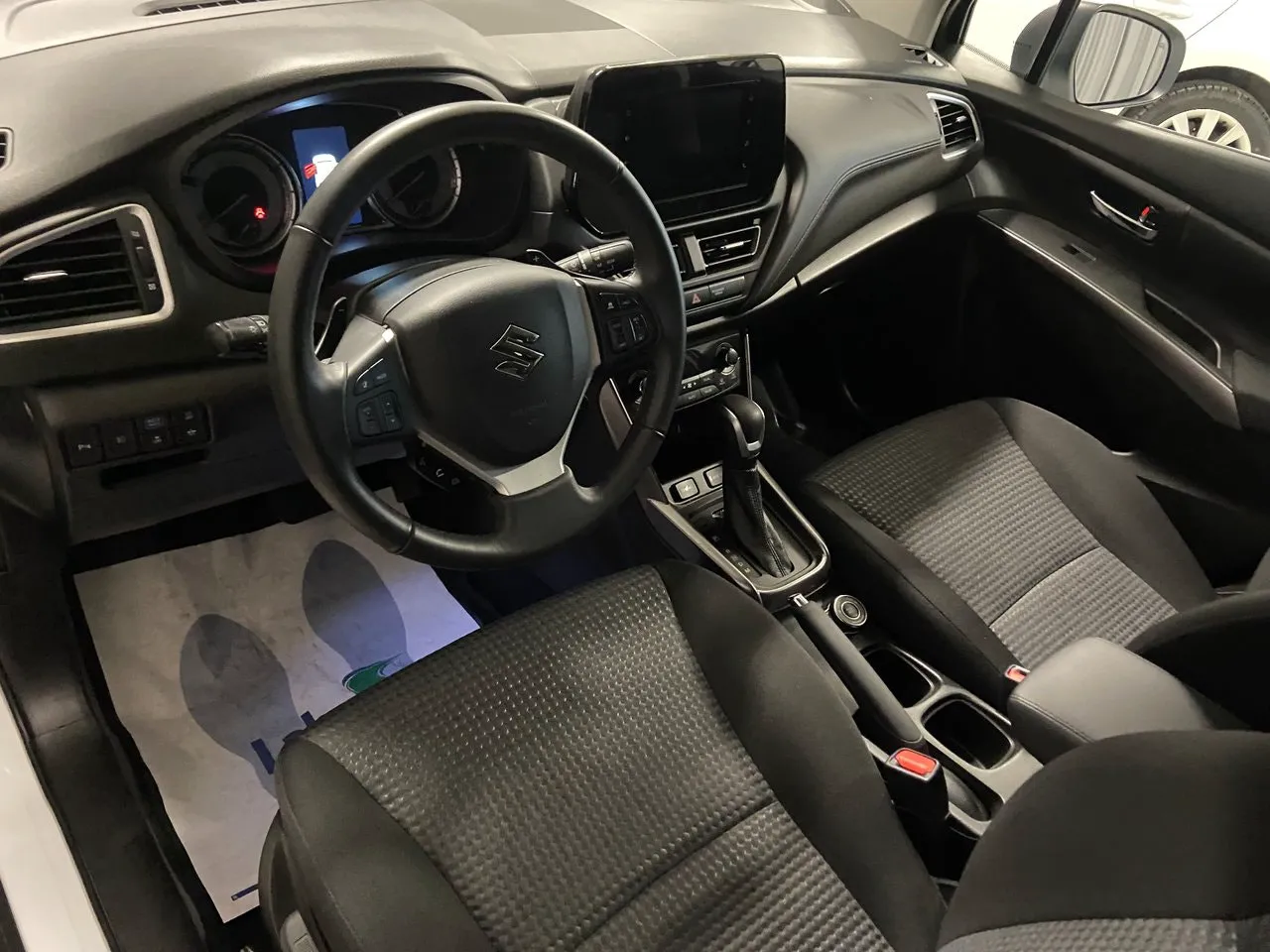 Vehicle image 7