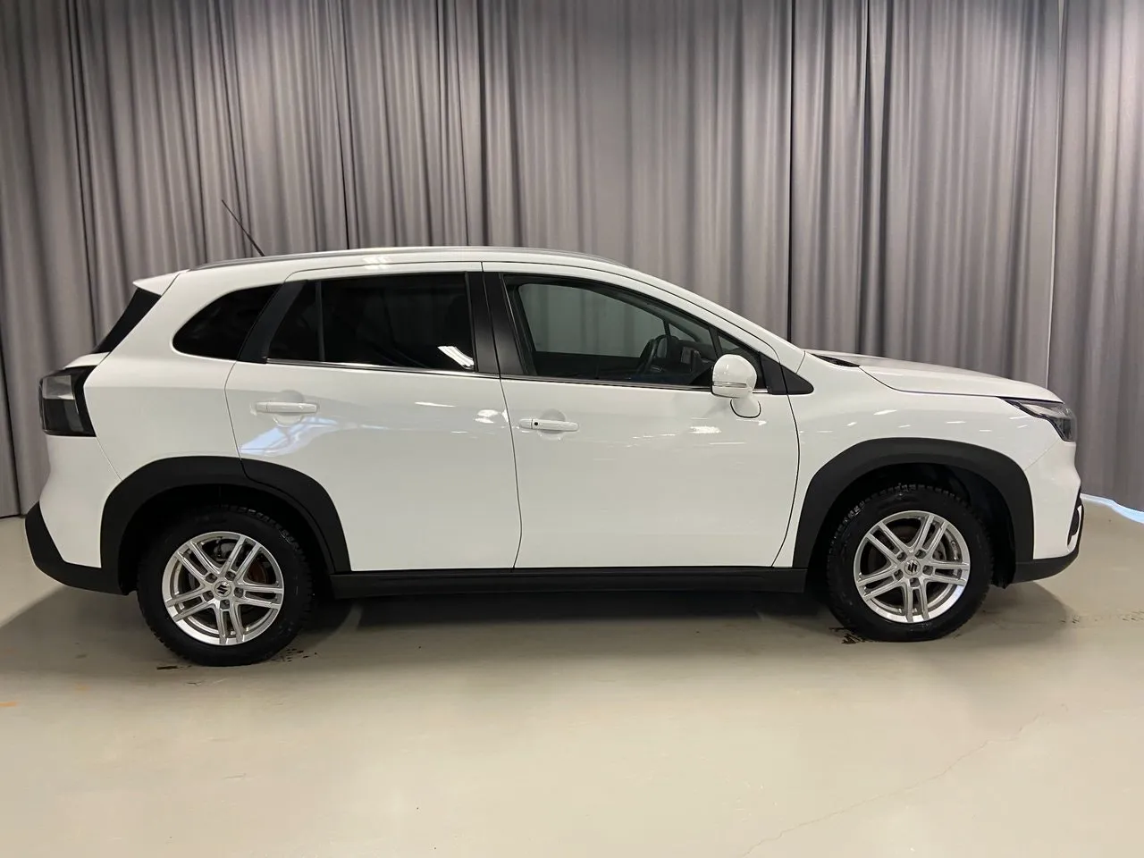 Vehicle image 3