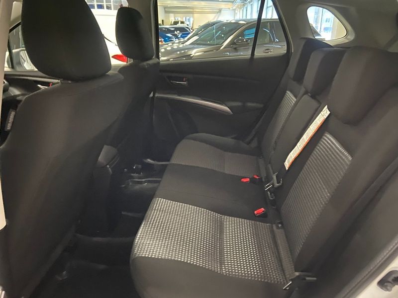 Suzuki S-CROSS bild 9