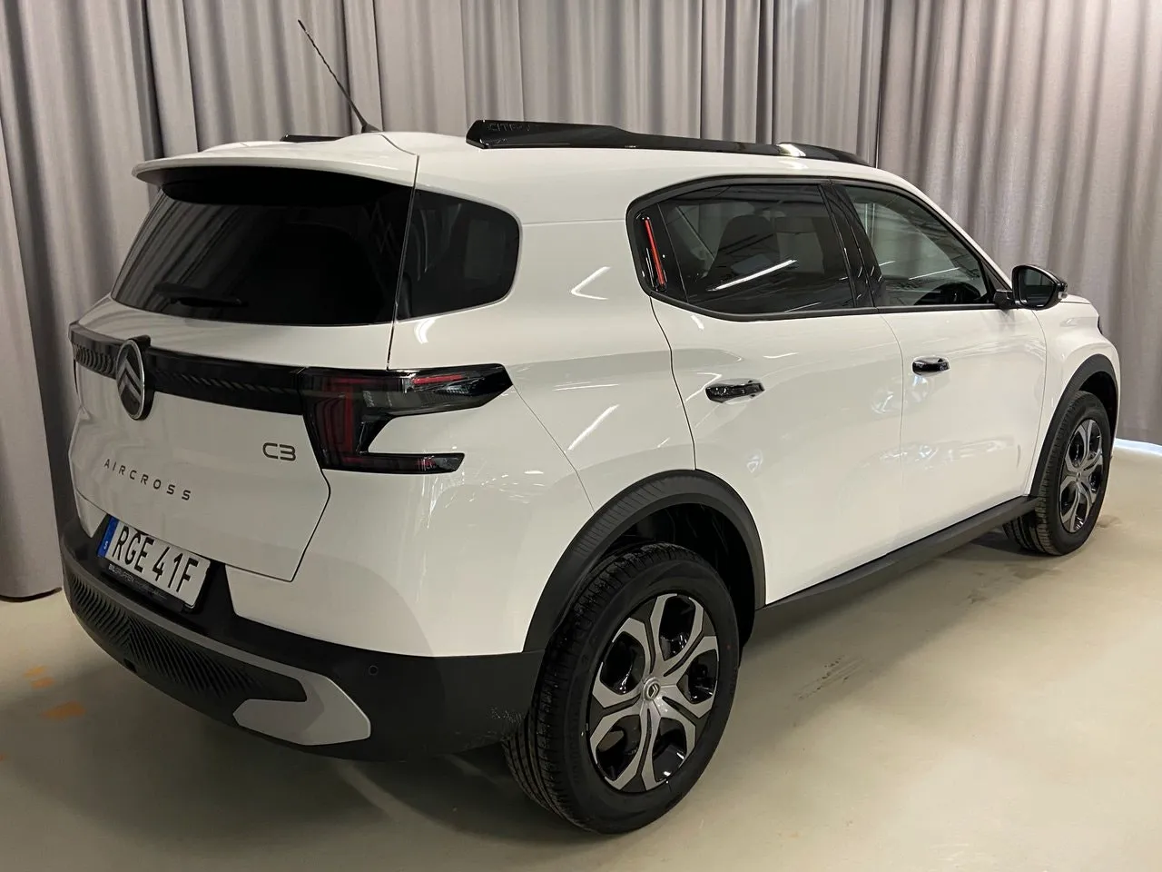 Vehicle image 3