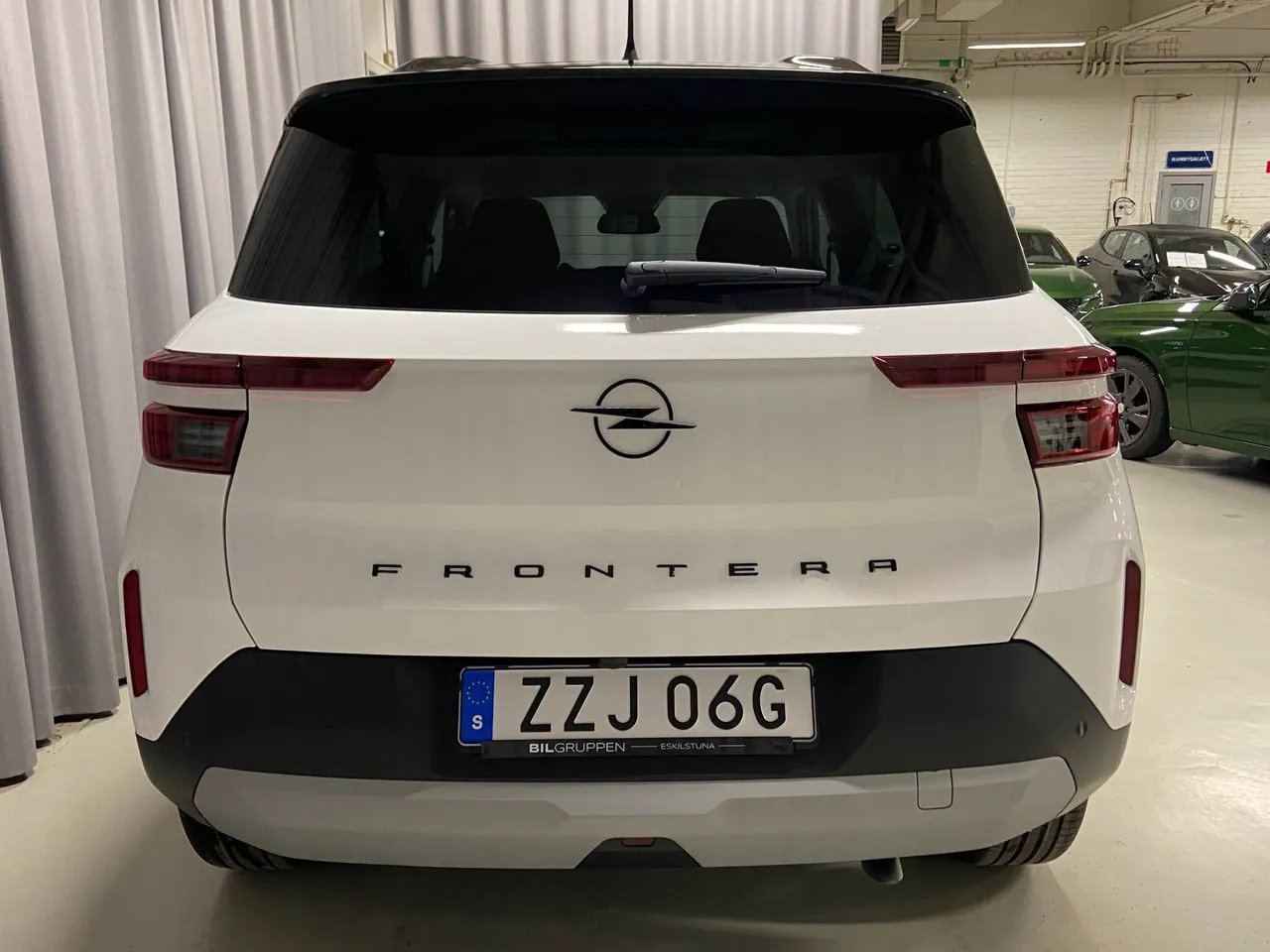 Vehicle image 4