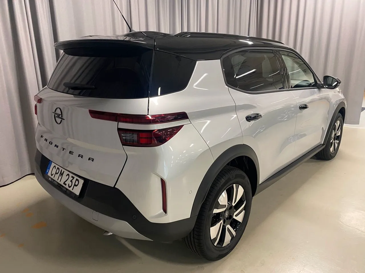 Vehicle image 3