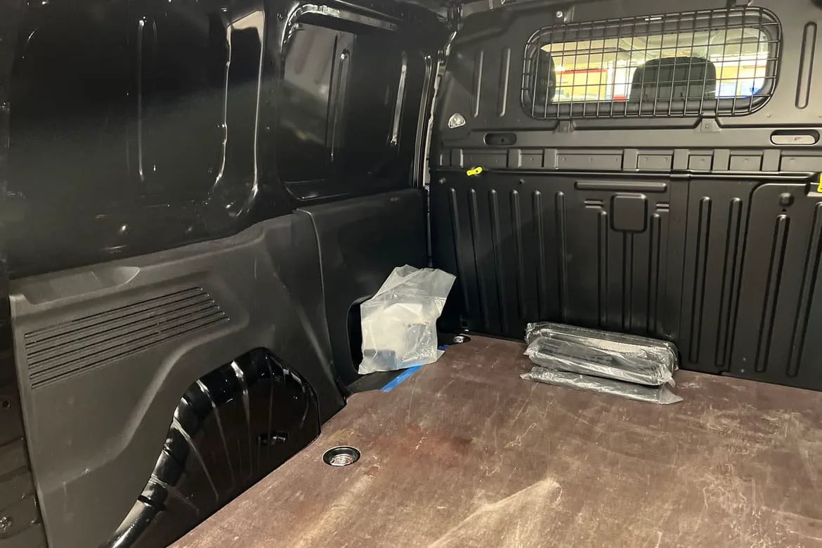 Vehicle image 20