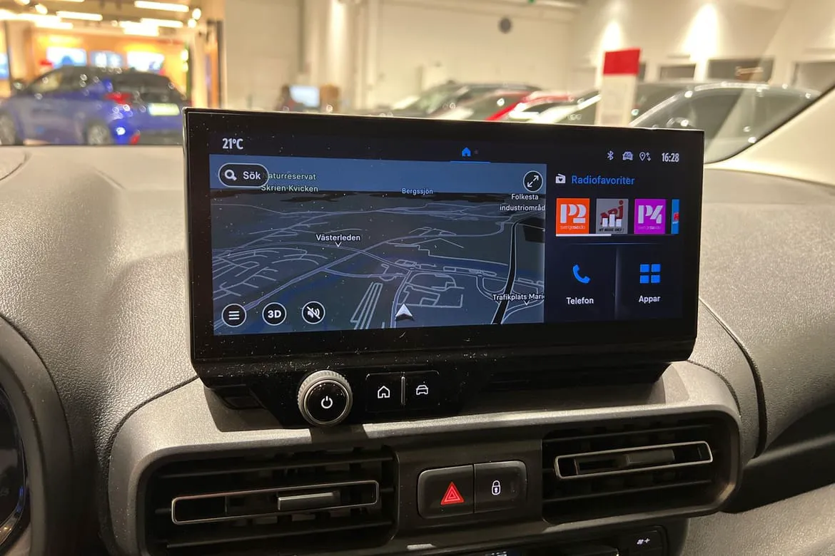 Vehicle image 18