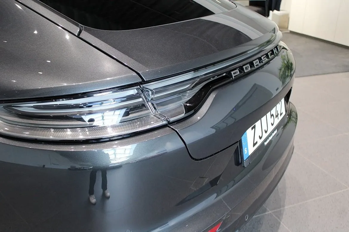 Vehicle image 15