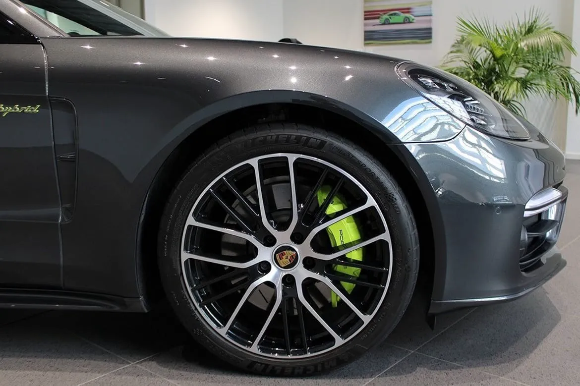 Vehicle image 10