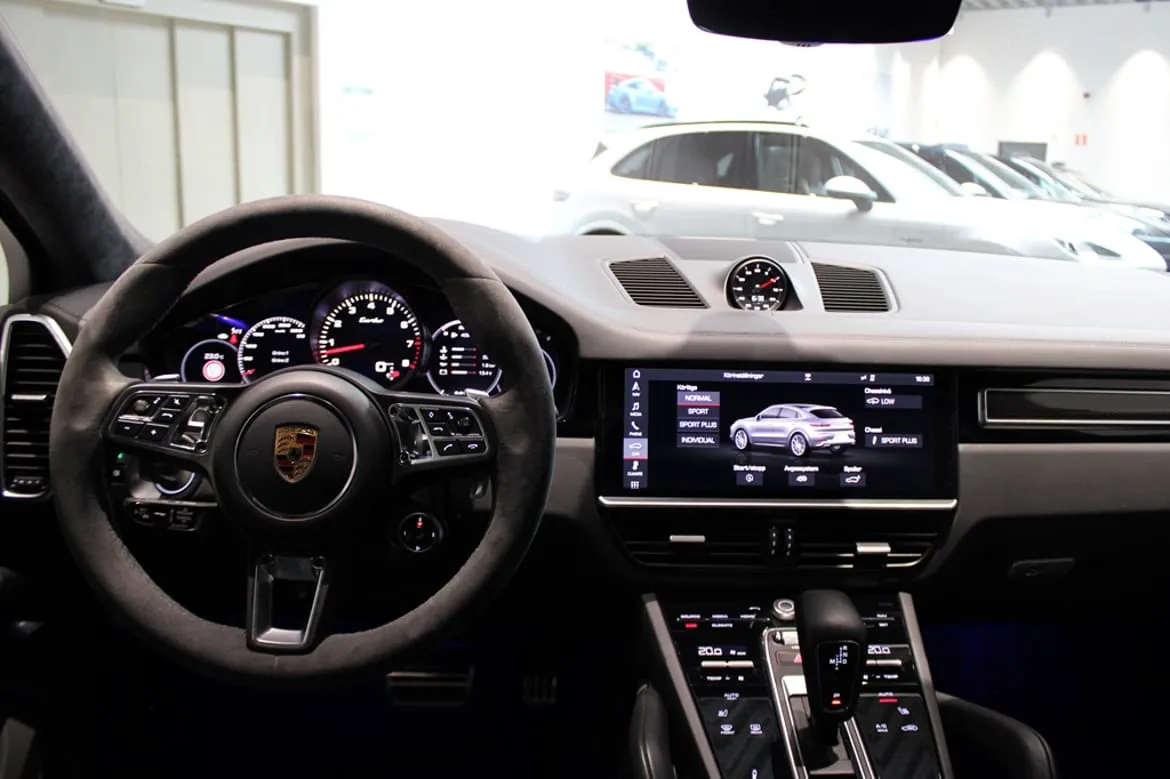 Vehicle image 18