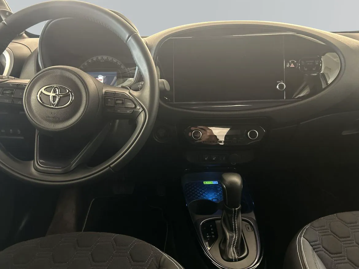 Vehicle image 8