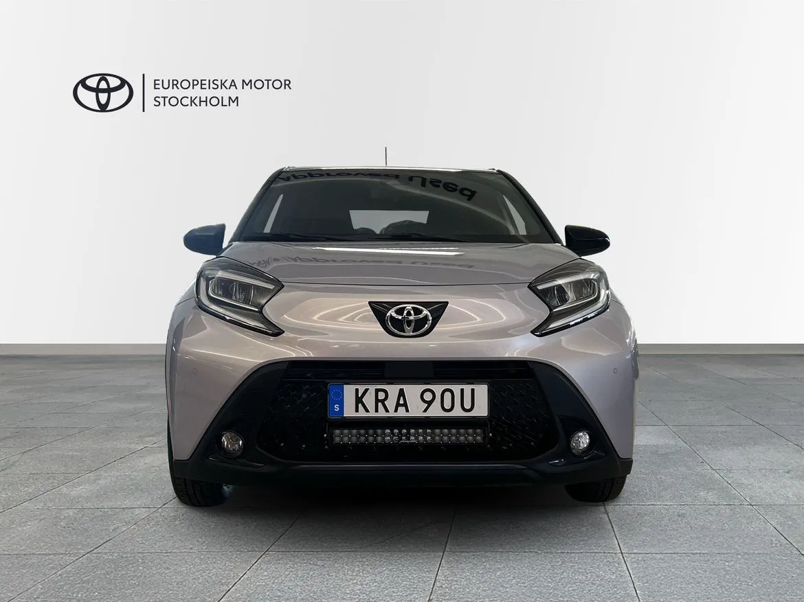 Vehicle image 4