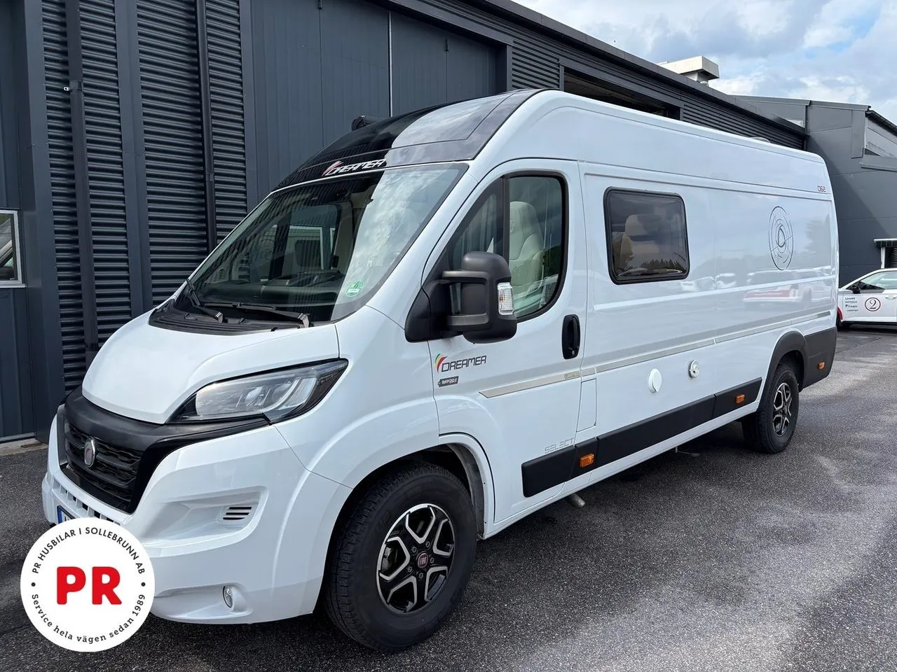 Vehicle image 13