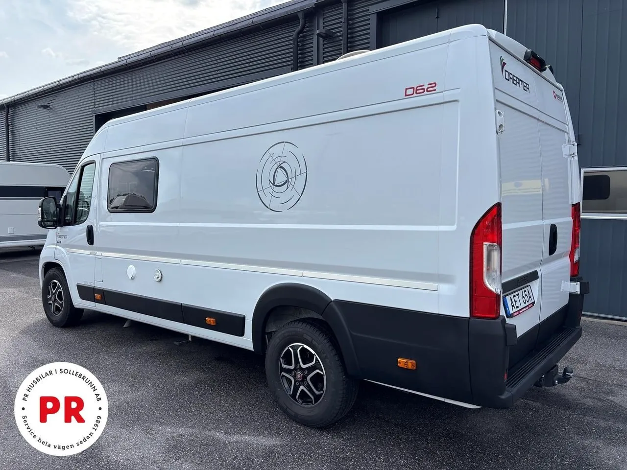 Vehicle image 14