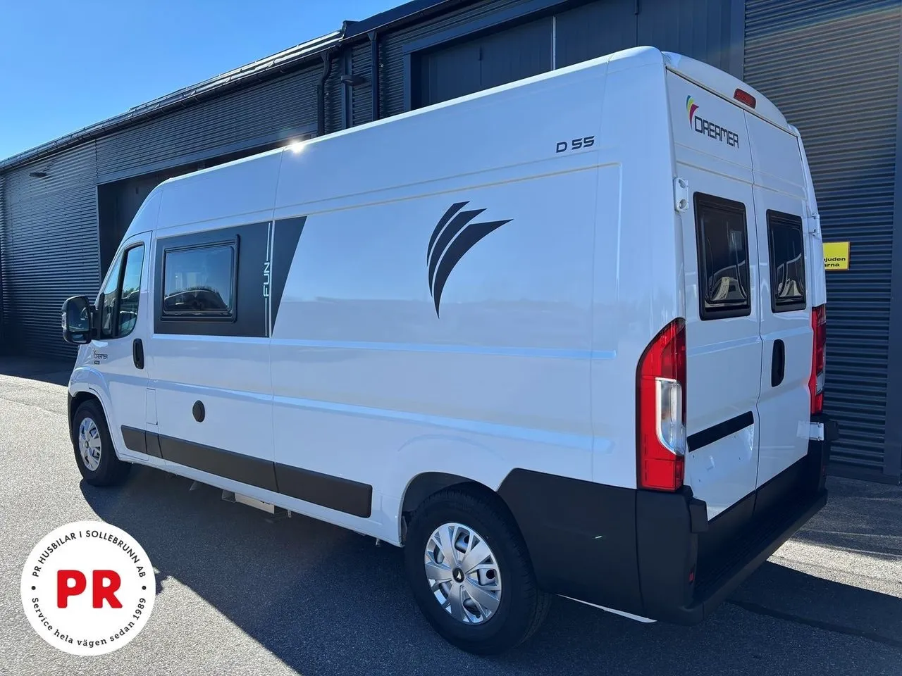 Vehicle image 14