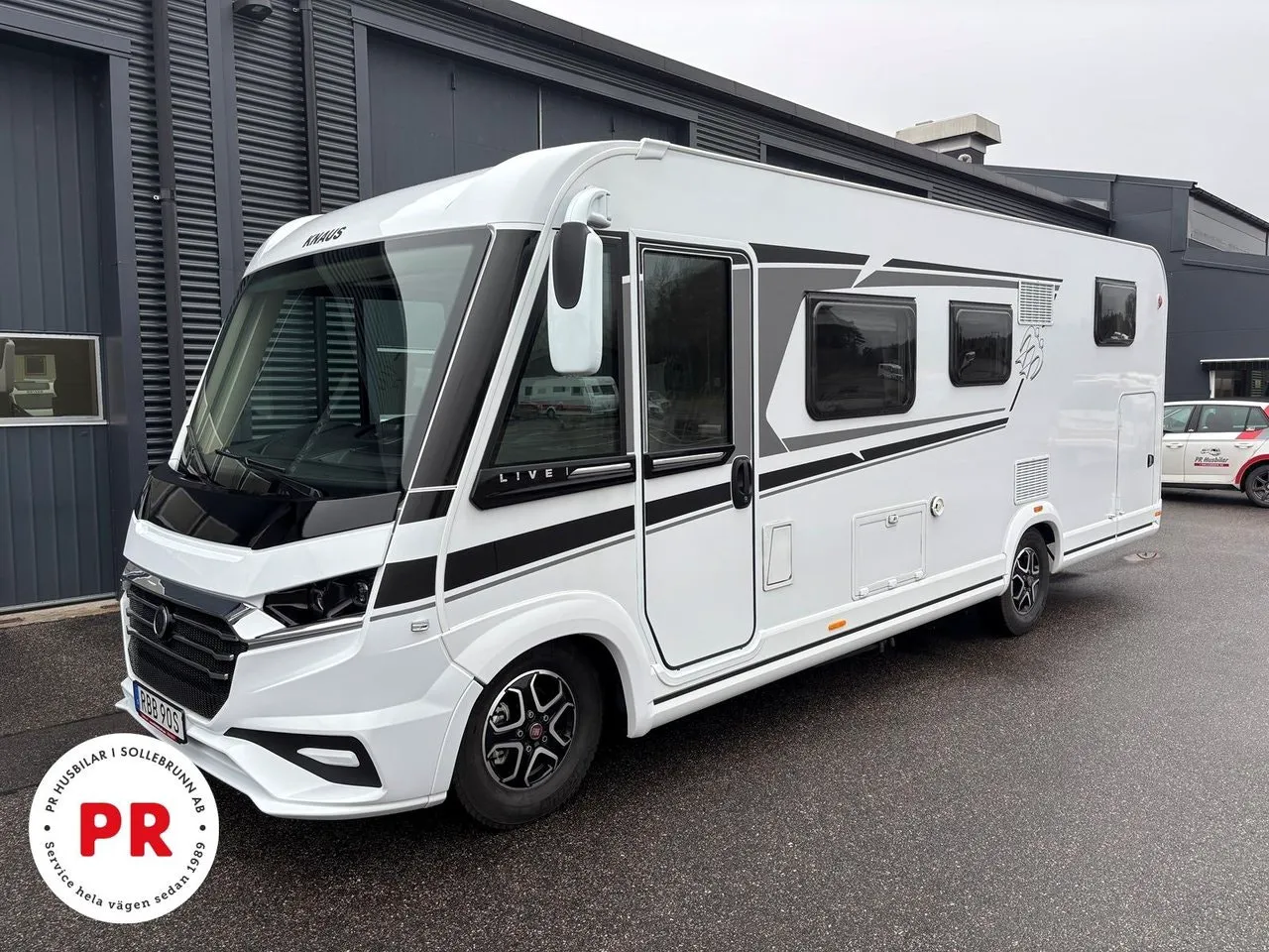 Vehicle image 15