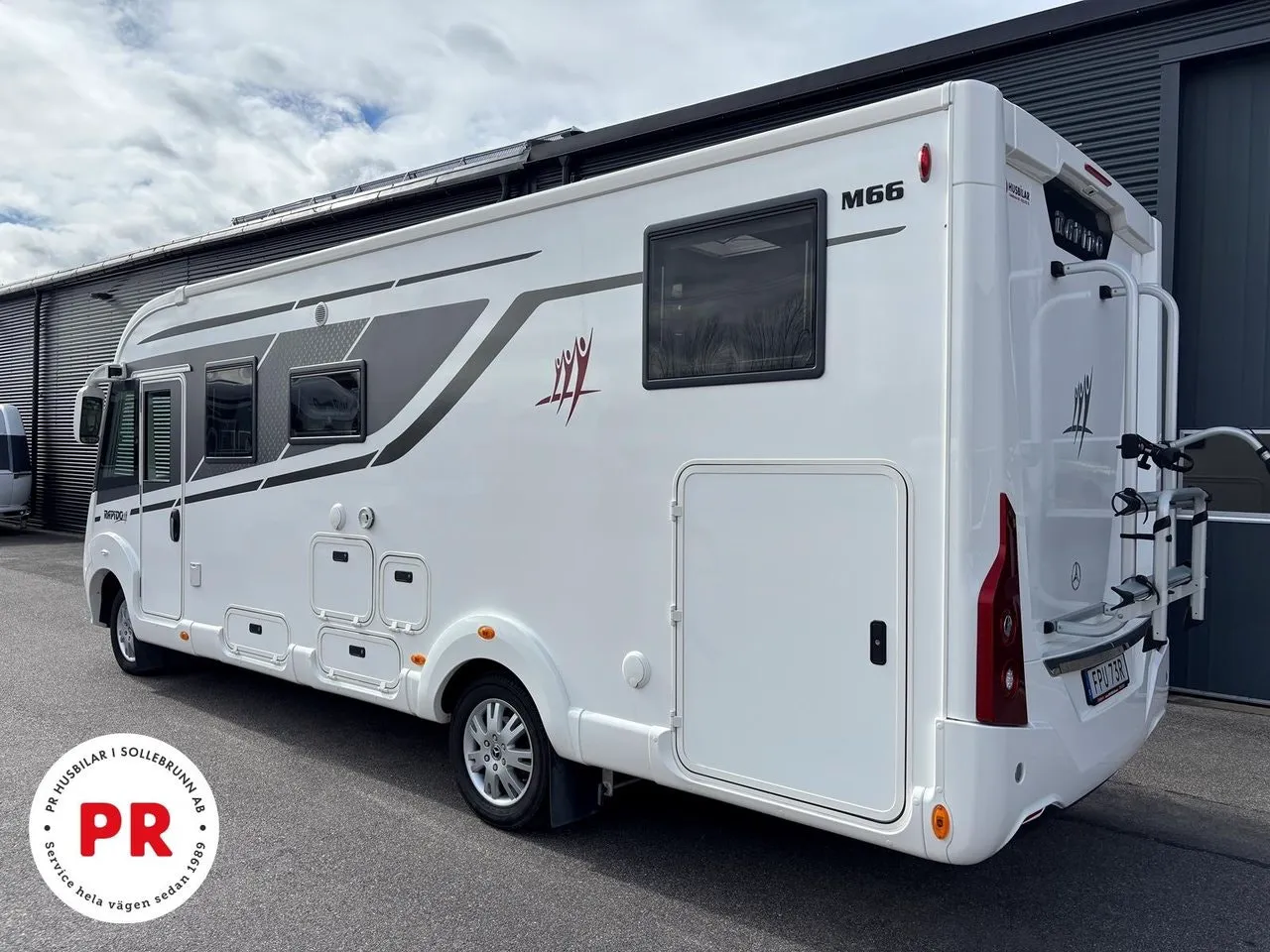 Vehicle image 14