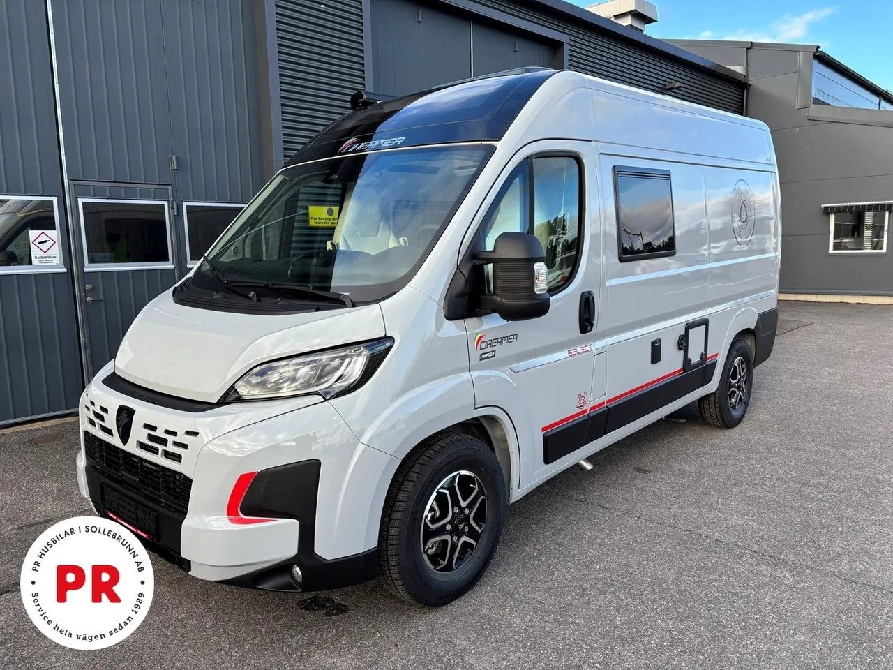 Vehicle image 10
