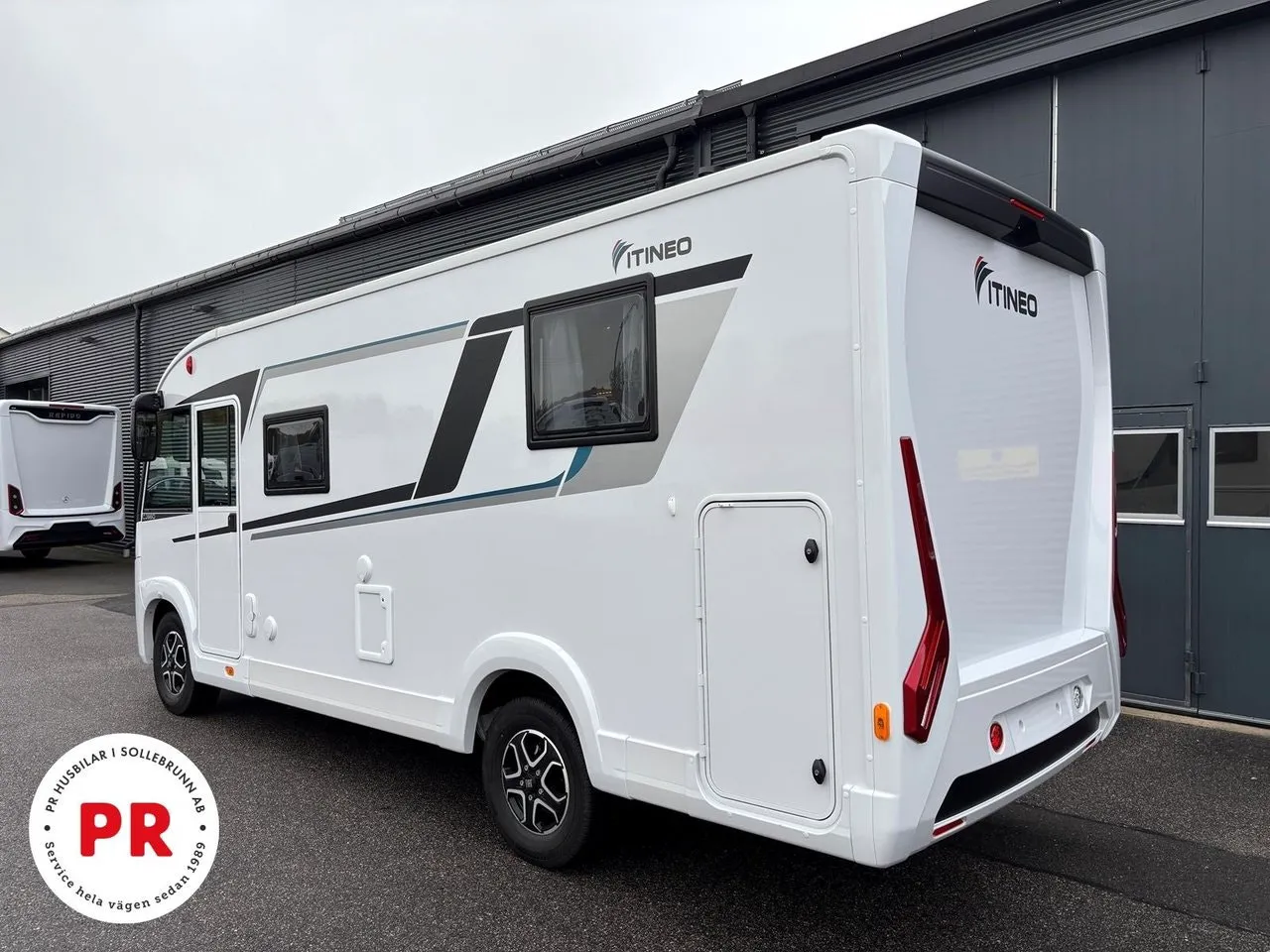 Vehicle image 12