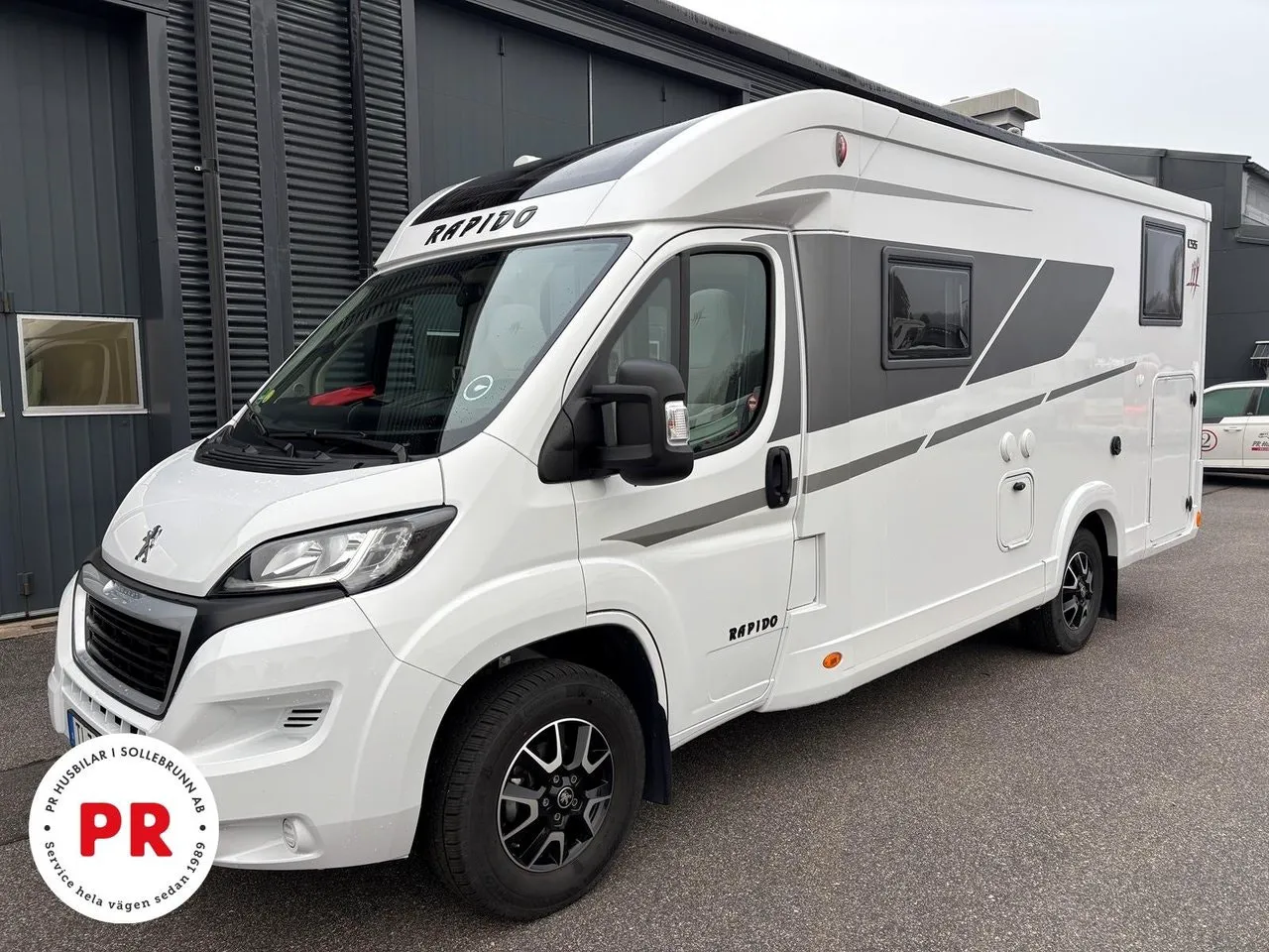 Vehicle image 11