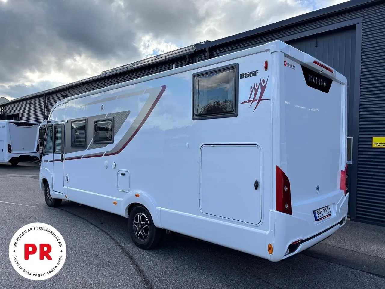 Vehicle image 13