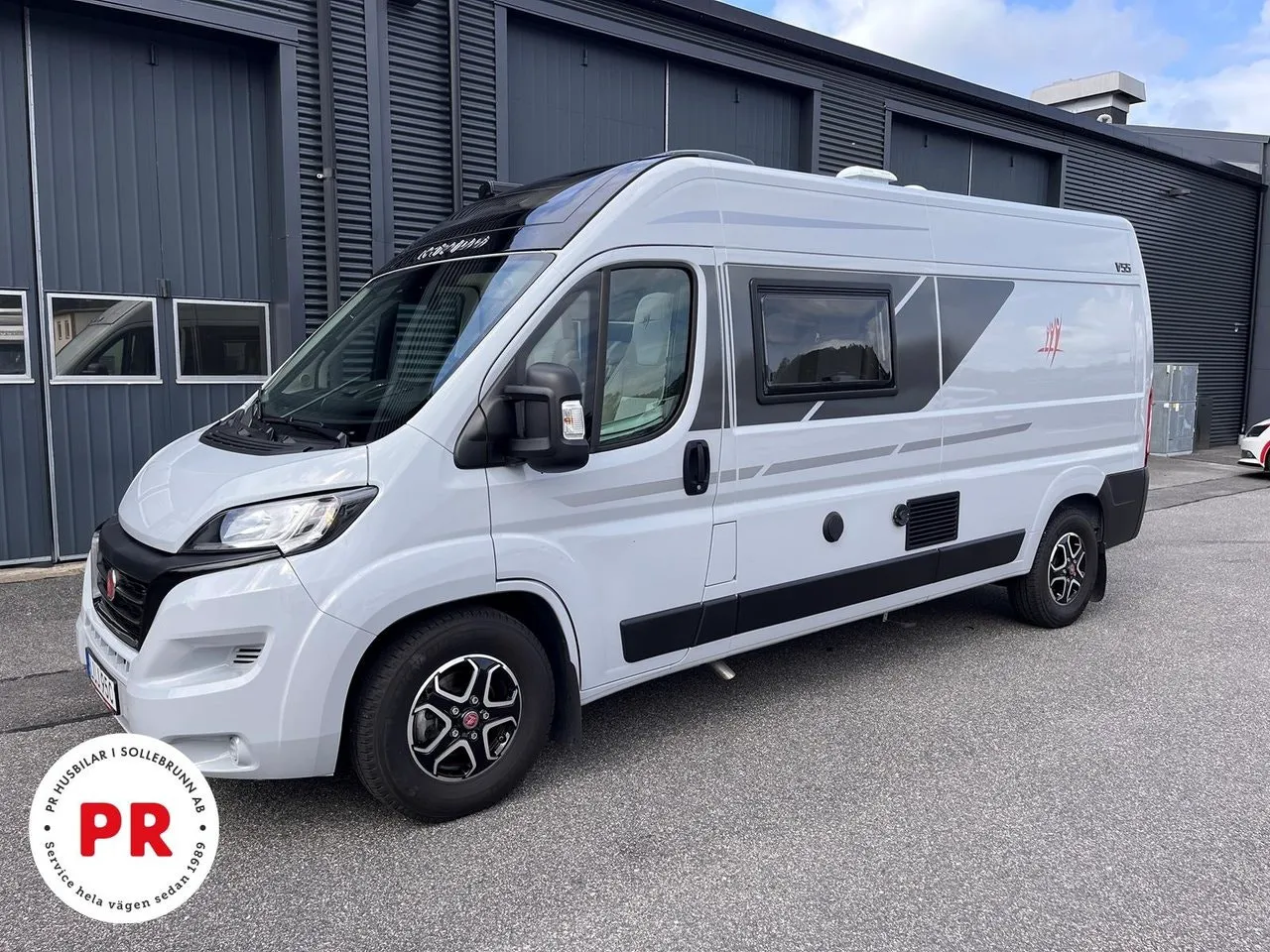 Vehicle image 10