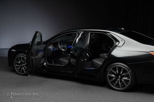 BMW M760 bild 12