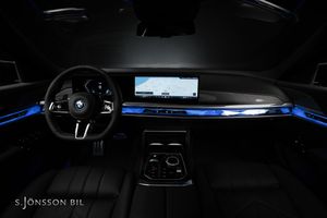 BMW M760 bild 15