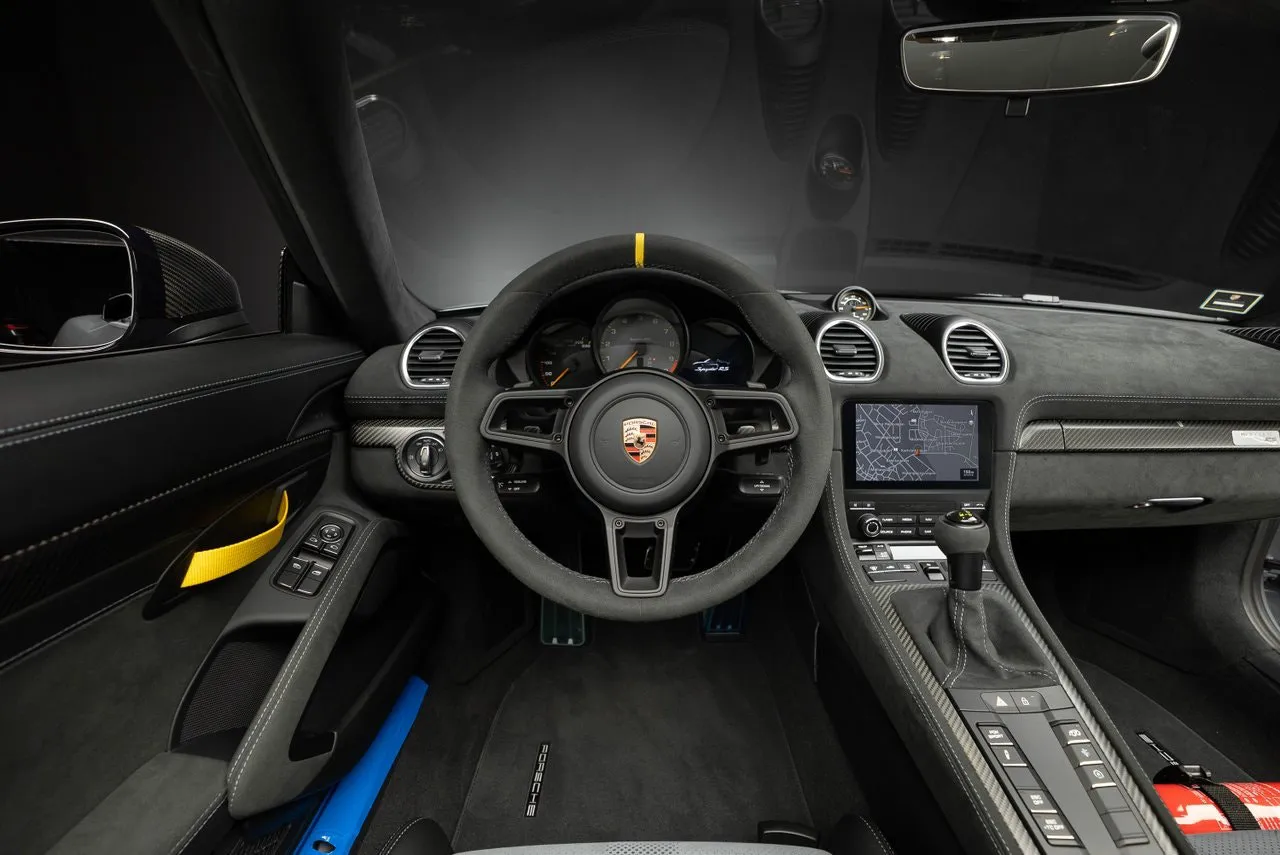 Vehicle image 28