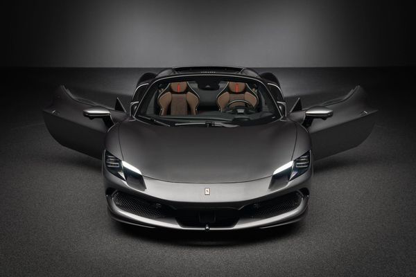 Ferrari 296 GTS GTS / Grigio Silverstone / Ciccolato - 2023
