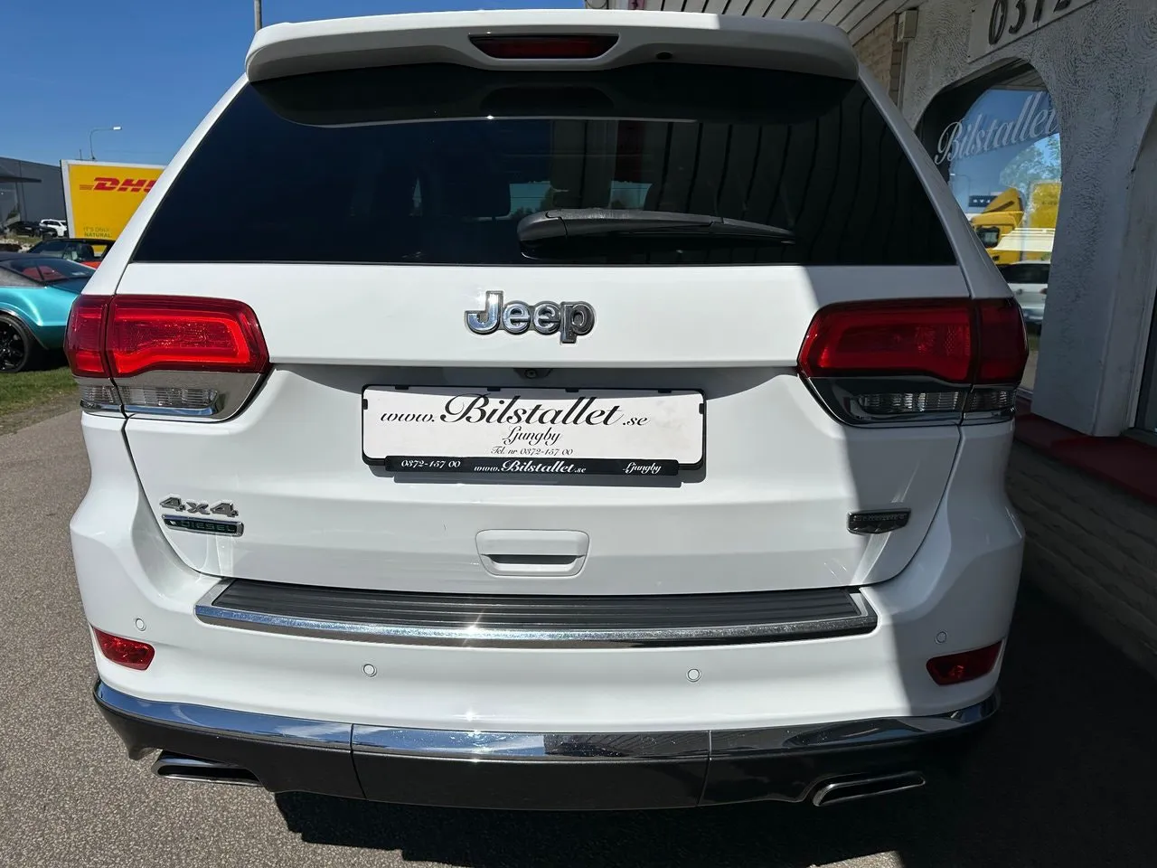 Vehicle image 7