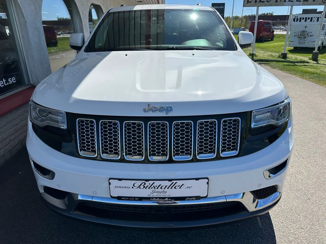 Vehicle image 6