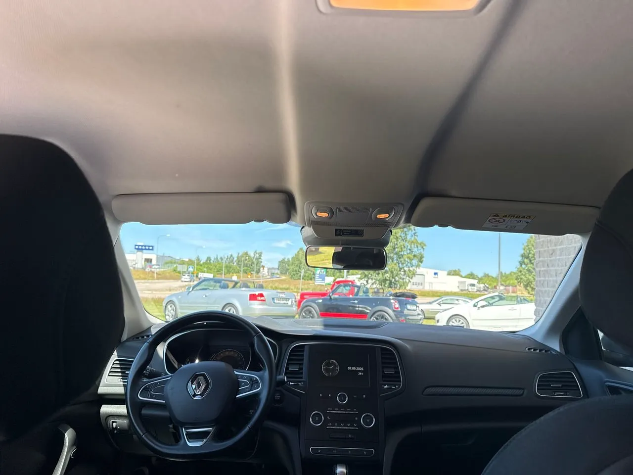 Vehicle image 10