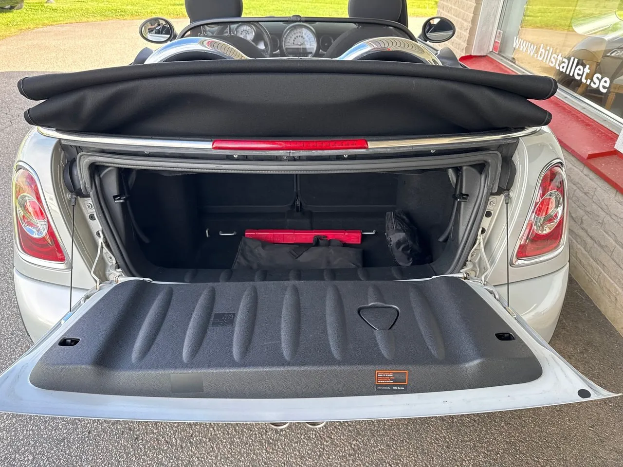 Vehicle image 16