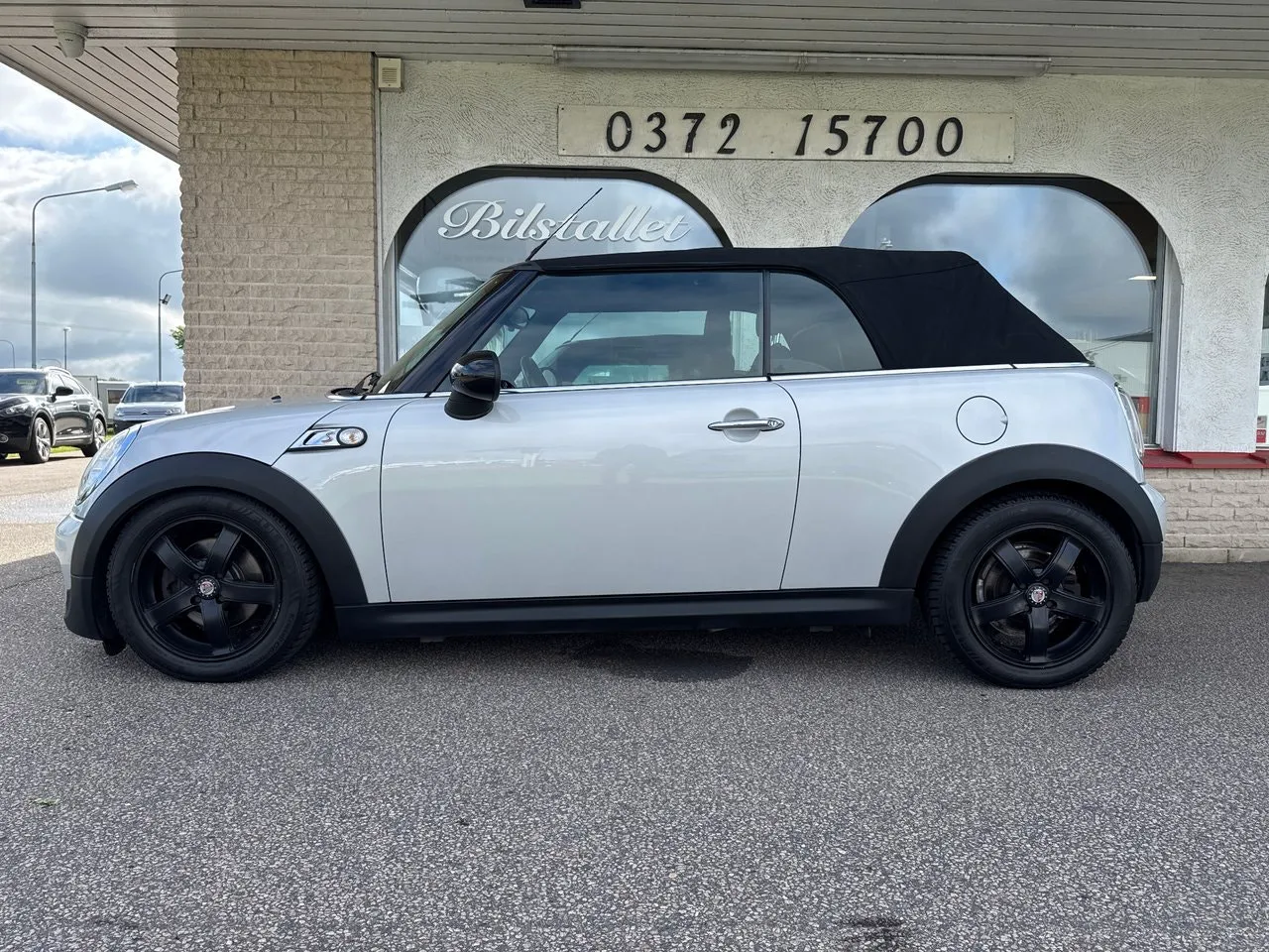 Vehicle image 19