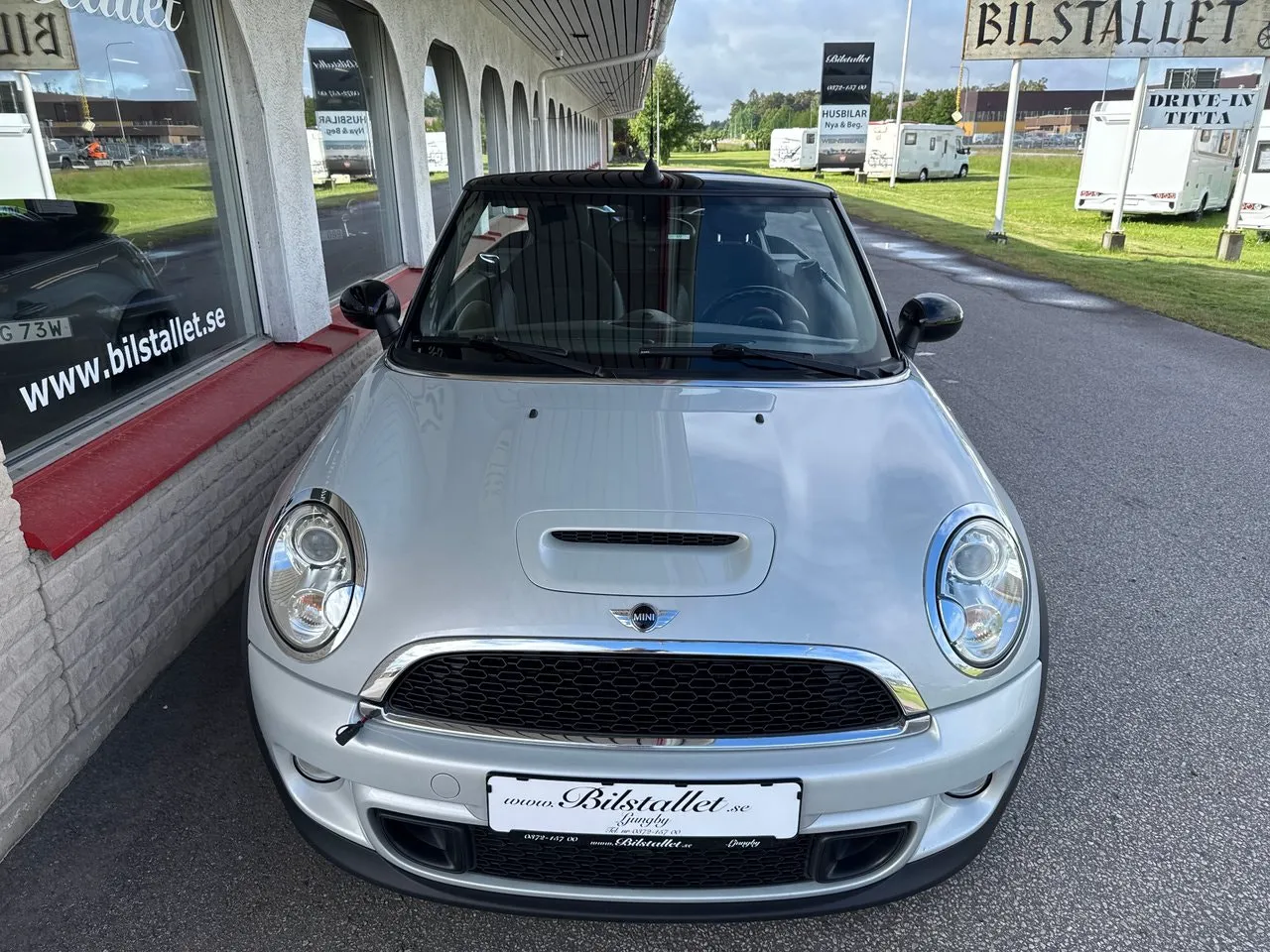 Vehicle image 10