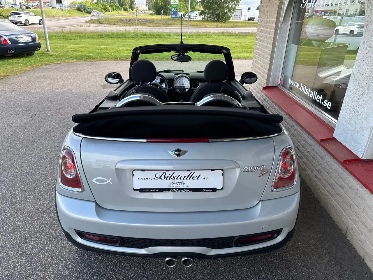 Vehicle image 12