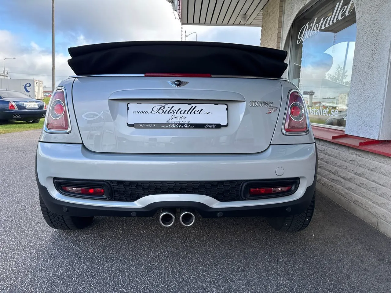 Vehicle image 11