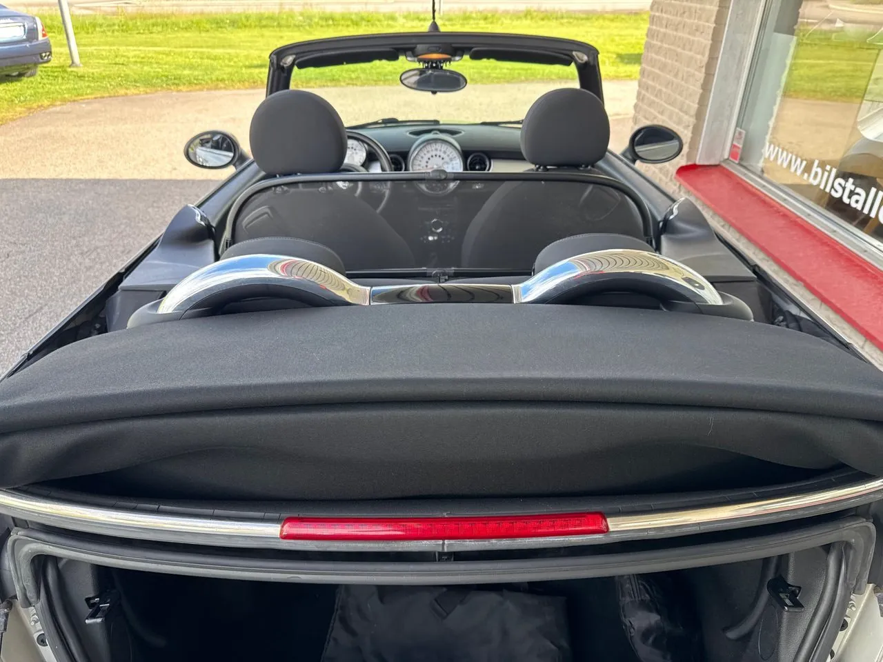 Vehicle image 14